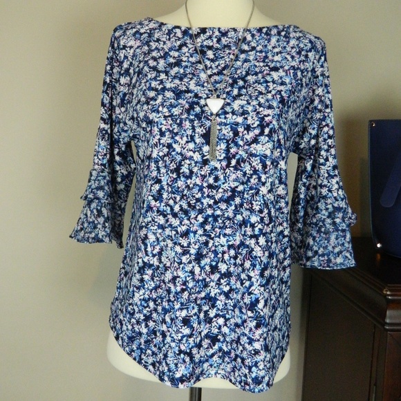 Roz & Ali Tops - Roz & Ali Tiered ruffled sleeve blue floral top XS